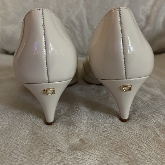 COACH Sloane Patent Leather Pump Chalk 9 B (M) - Picture 7 of 15